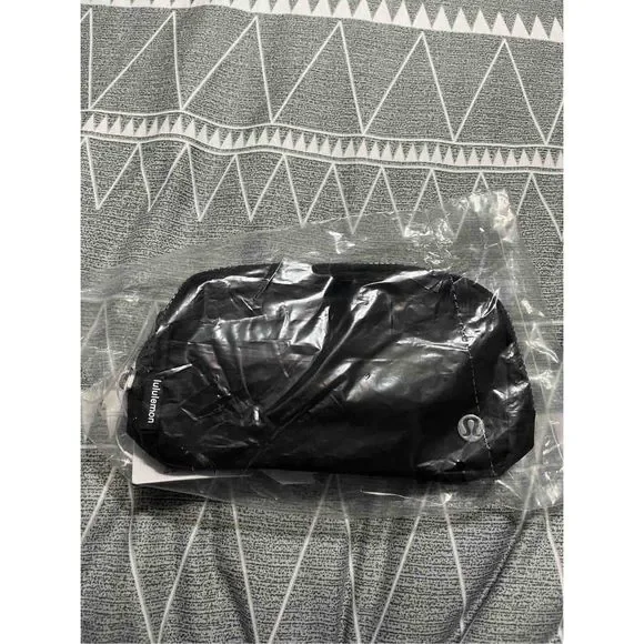 NWT Lululemon Everywhere Black Belt Bag
Sold Out Online - Picture 7 of 11